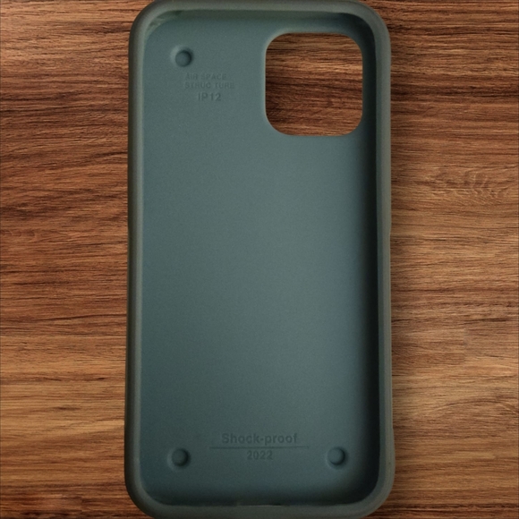 IPHONE 12 Heavy-Duty Case with Reinforced Corners & Shock-proof - Picture 3 of 4